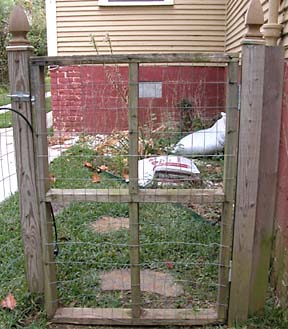 Unchain Your Dog.org  Buid Mesh, Chicken Wire Fence for Dogs with Wood and  Metal Posts